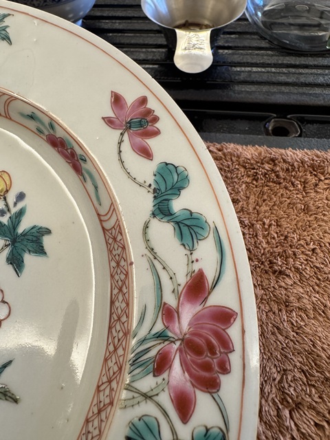 古玩陶瓷花卉紋粉彩盤真品鑒賞圖