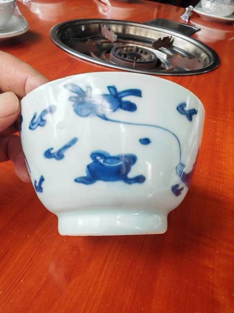 古玩陶瓷青花夔龍紋茶碗真品鑒賞圖