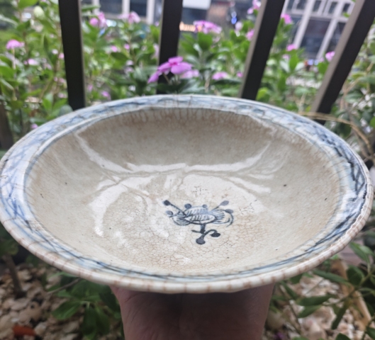 古玩陶瓷清中期哥釉青花折沿碗真品鑒賞圖