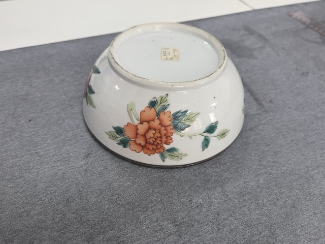 古玩陶瓷花果紋粉彩蓋盒真品鑒賞圖