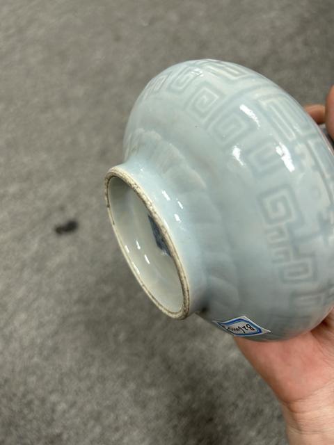 古玩陶瓷天藍釉刻夔龍紋蒜頭瓶真品鑒賞圖