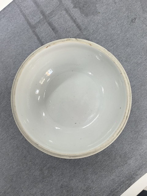 古玩陶瓷花果紋粉彩蓋盒真品鑒賞圖