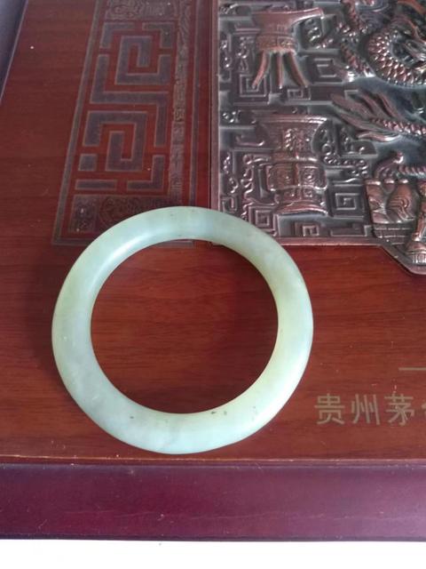 古玩玉器岫巖玉手鐲真品鑒賞圖