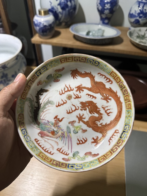 古玩陶瓷粉彩龍鳳紋盤真品鑒賞圖