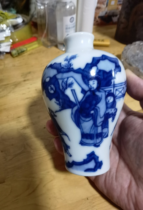 古玩陶瓷人物紋青花瓶真品鑒賞圖