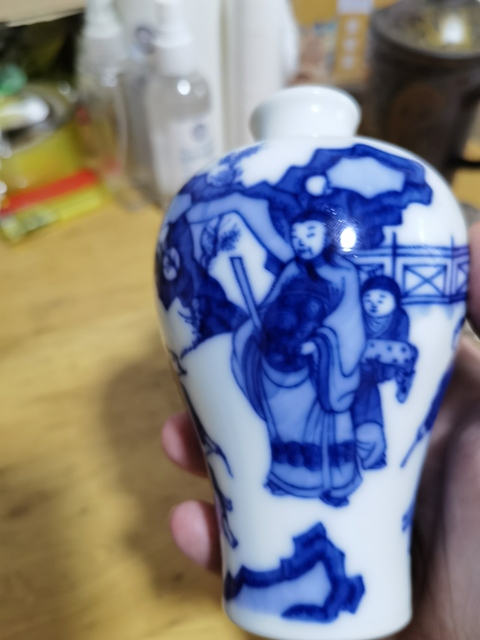 古玩陶瓷人物紋青花瓶真品鑒賞圖