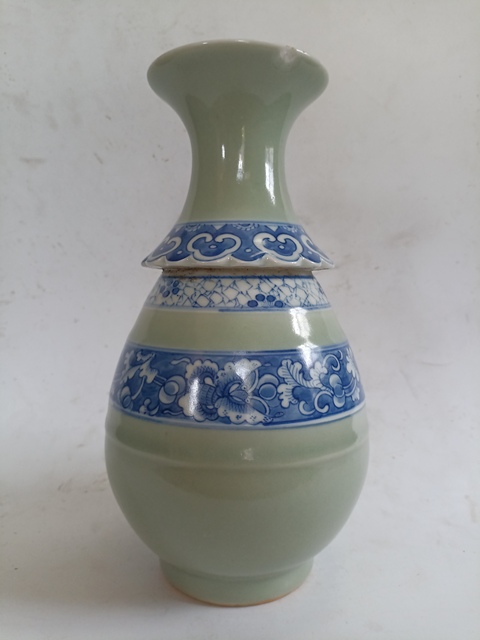 古玩陶瓷青釉青花披甲瓶真品鑒賞圖