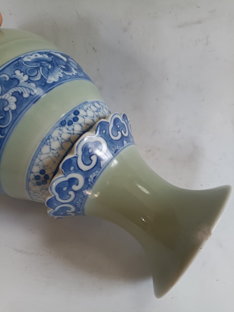 古玩陶瓷青釉青花披甲瓶真品鑒賞圖