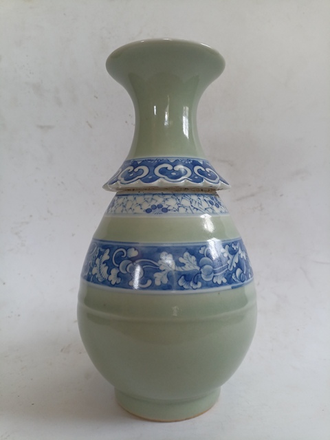 古玩陶瓷青釉青花披甲瓶真品鑒賞圖