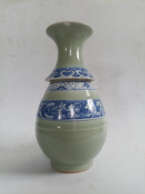 古玩陶瓷青釉青花披甲瓶真品鑒賞圖