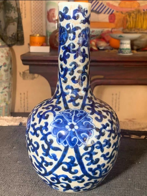 古玩陶瓷哥釉青花花卉紋天球瓶真品鑒賞圖