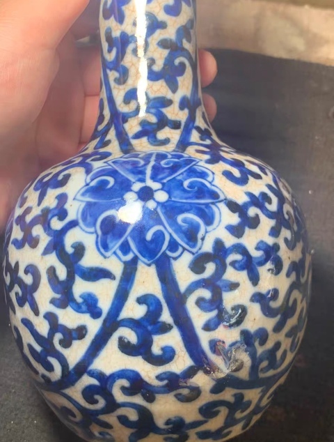 古玩陶瓷哥釉青花花卉紋天球瓶真品鑒賞圖