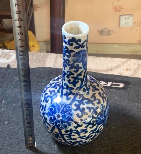 古玩陶瓷哥釉青花花卉紋天球瓶真品鑒賞圖