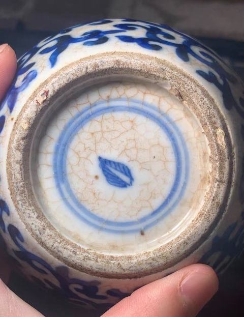 古玩陶瓷哥釉青花花卉紋天球瓶真品鑒賞圖
