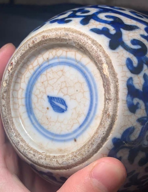 古玩陶瓷哥釉青花花卉紋天球瓶真品鑒賞圖