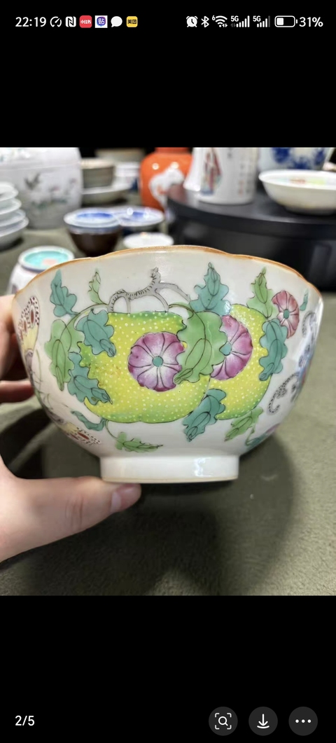 古玩陶瓷粉彩蝶戀花紋花口碗真品鑒賞圖
