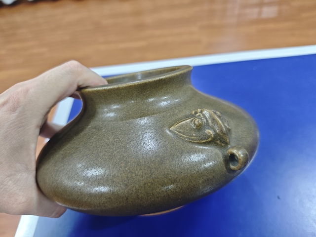 古玩陶瓷清乾隆 茶葉末釉鋪首花囊拍賣，當前價格8500元