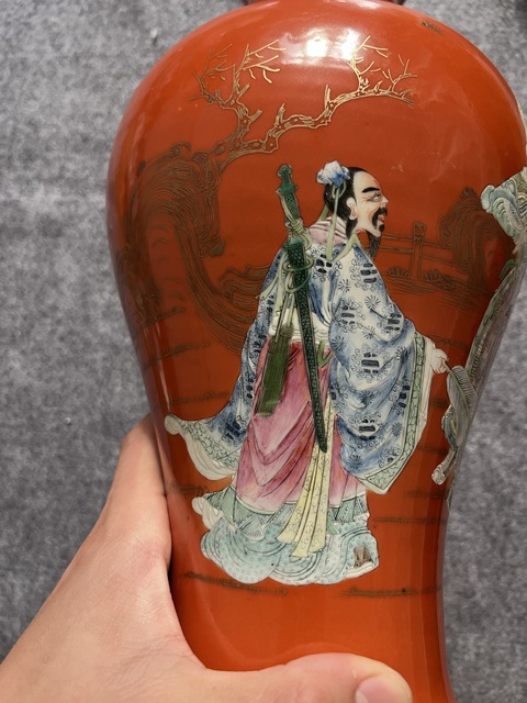 古玩陶瓷珊瑚紅粉彩人物故事紋觀音瓶真品鑒賞圖