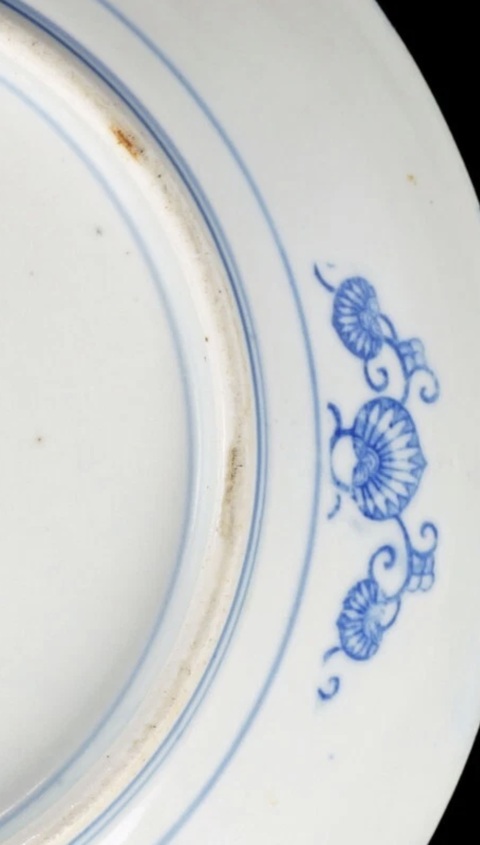 古玩陶瓷青花花卉紋盤真品鑒賞圖