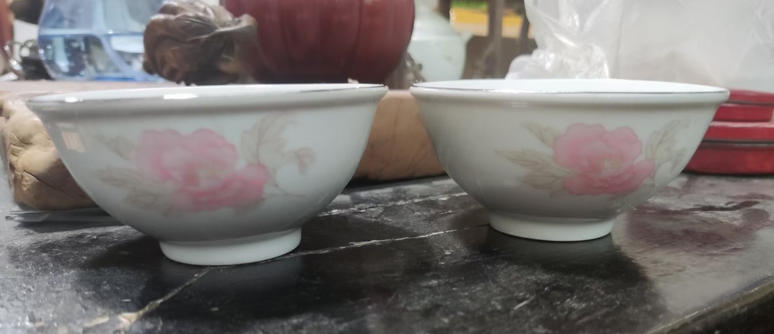 古玩陶瓷花卉紋碗真品鑒賞圖