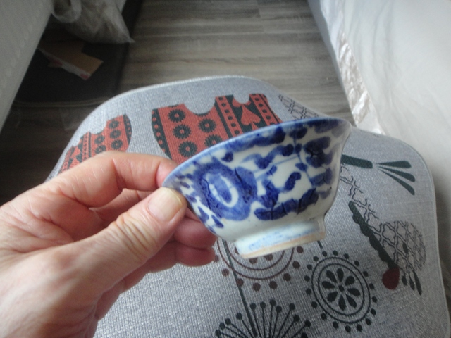 古玩陶瓷清中期.青花纏枝花卉紋杯拍賣，當前價格550元