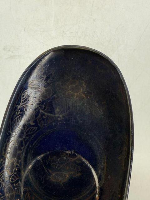 古玩陶瓷清晚·藍(lán)釉描金纏枝花卉紋茶船真品鑒賞圖