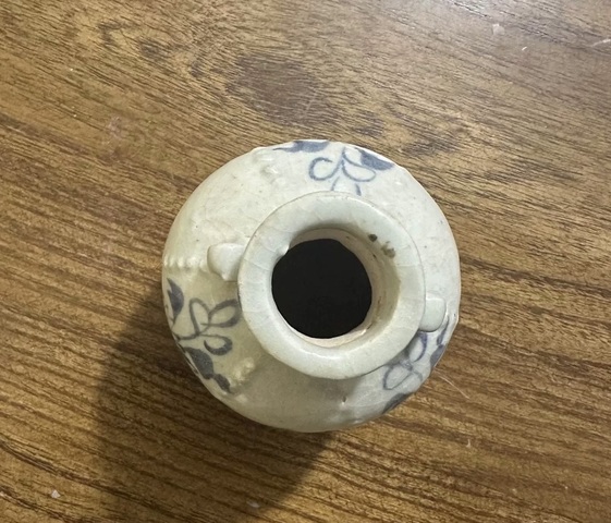 古玩陶瓷菊花紋雙系青花小罐真品鑒賞圖