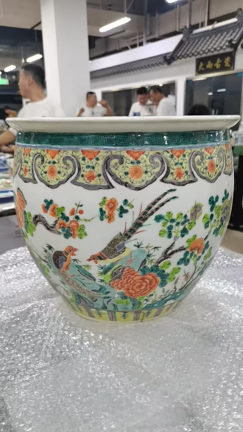 古玩陶瓷花鳥紋五彩缸真品鑒賞圖