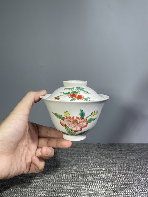 古玩陶瓷(清末民國)乾隆款花卉紋蓋碗拍賣,當(dāng)前價(jià)格1288元