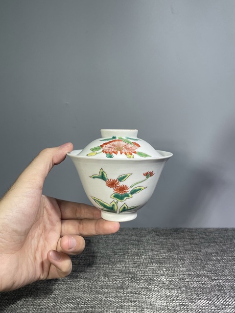 古玩陶瓷(清末民國)乾隆款花卉紋蓋碗拍賣,當(dāng)前價(jià)格1288元