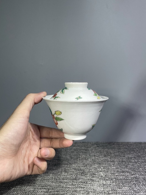 古玩陶瓷(清末民國)乾隆款花卉紋蓋碗拍賣,當(dāng)前價(jià)格1288元