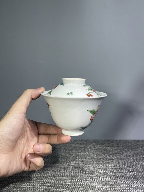 古玩陶瓷(清末民國)乾隆款花卉紋蓋碗拍賣,當(dāng)前價(jià)格1288元