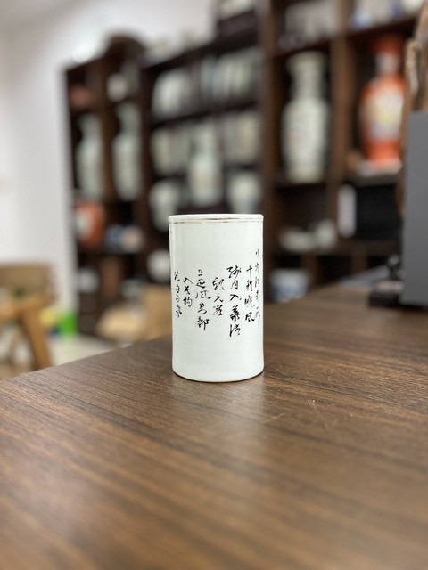 古玩陶瓷民國粉彩山水人物紋筆筒真品鑒賞圖