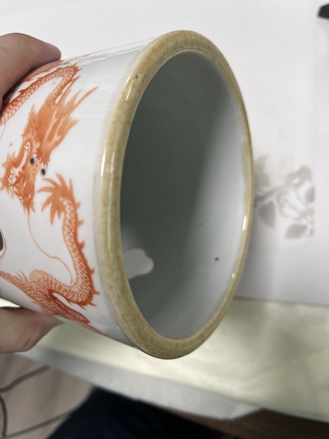 古玩陶瓷礬紅彩九龍紋帽筒真品鑒賞圖