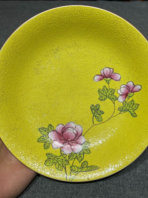 古玩陶瓷乾隆軋道粉彩盤真品鑒賞圖
