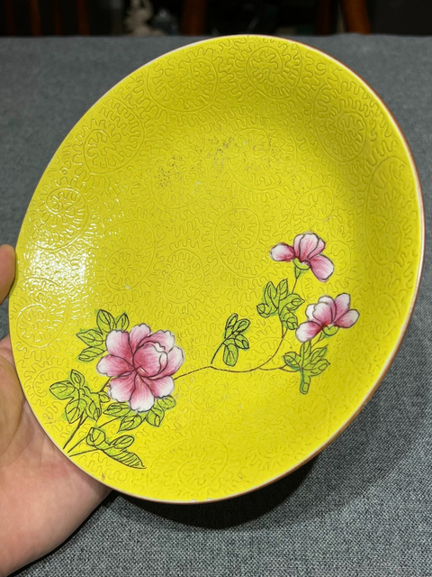 古玩陶瓷乾隆軋道粉彩盤真品鑒賞圖