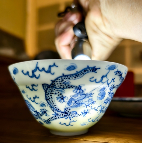 古玩陶瓷清晚期 青花龍紋蓋碗真品鑒賞圖