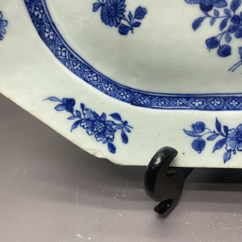 古玩陶瓷清乾隆·折枝花卉紋八方倭角青花盤拍賣，當前價格1890元