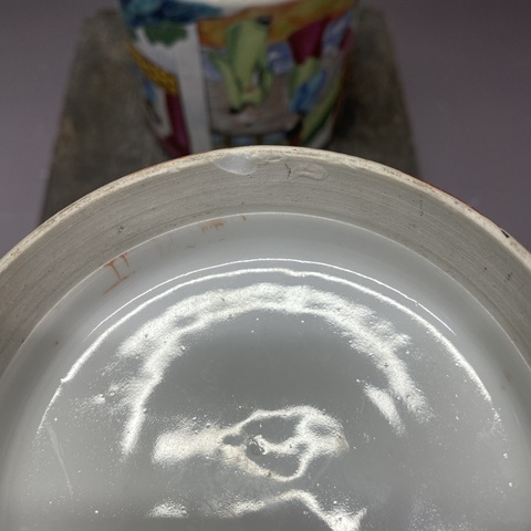 古玩陶瓷人物紋廣彩蓋罐真品鑒賞圖