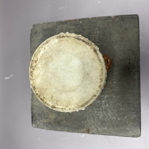 古玩陶瓷珍珠釉松鼠葡萄紋筆筒真品鑒賞圖