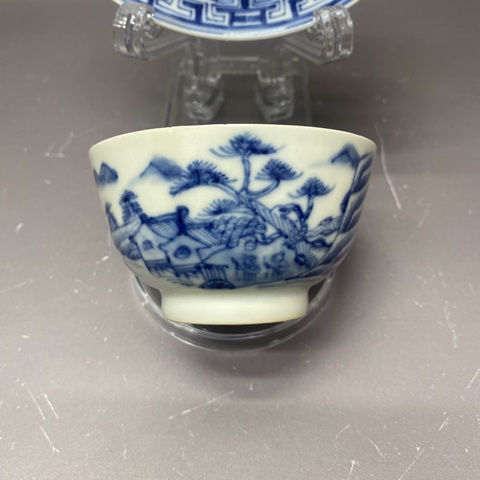 古玩陶瓷山水紋青花杯盤真品鑒賞圖