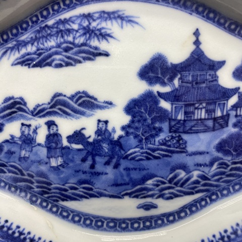 古玩陶瓷清乾隆·亭臺樓閣山水·青花海棠盤拍賣，當前價格469元
