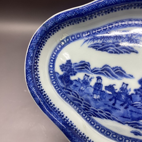 古玩陶瓷清乾隆·亭臺樓閣山水·青花海棠盤拍賣，當前價格469元