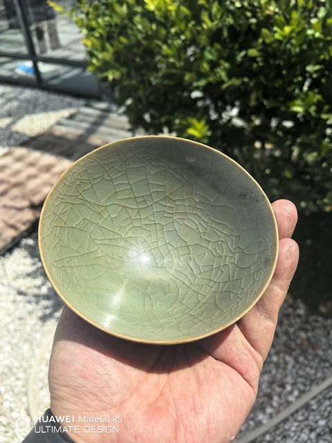 古玩陶瓷圖片看南宋龍泉窯蓮瓣紋茶碗真品鑒賞圖
