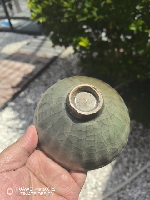 古玩陶瓷圖片看南宋龍泉窯蓮瓣紋茶碗真品鑒賞圖