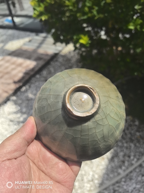 古玩陶瓷圖片看南宋龍泉窯蓮瓣紋茶碗真品鑒賞圖