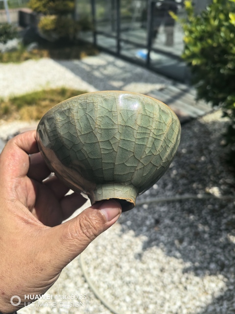古玩陶瓷圖片看南宋龍泉窯蓮瓣紋茶碗真品鑒賞圖