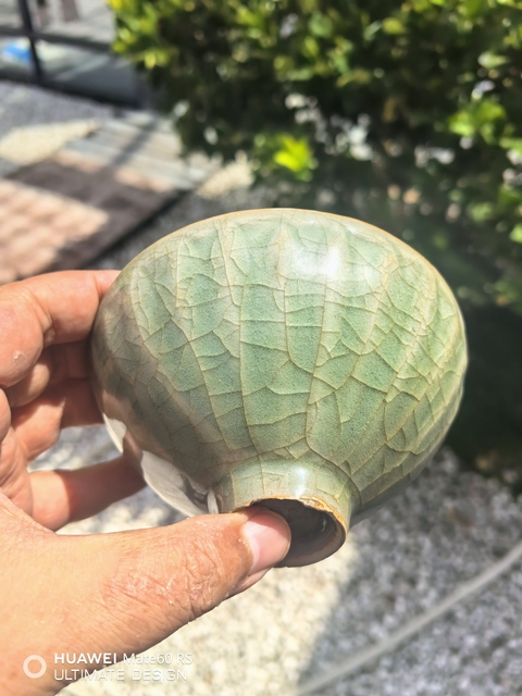 古玩陶瓷圖片看南宋龍泉窯蓮瓣紋茶碗真品鑒賞圖