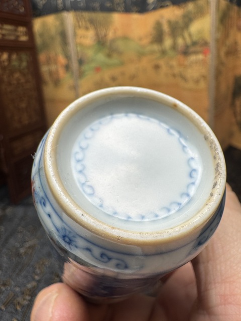 古玩陶瓷青花釉里紅人物鼻煙壺真品鑒賞圖
