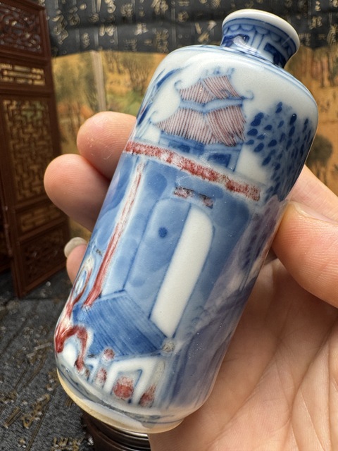 古玩陶瓷青花釉里紅人物鼻煙壺真品鑒賞圖